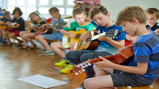 بهترین آموزشگاه موسیقی کودکان در تهران کدام است؟