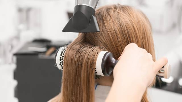 چه مهارت هایی در آموزشگاه آرایشگری زنانه آموزش داده می شود؟