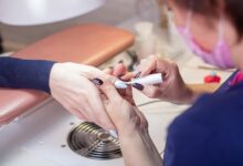 بهترین آموزشگاه کاشت ناخن در مشهد